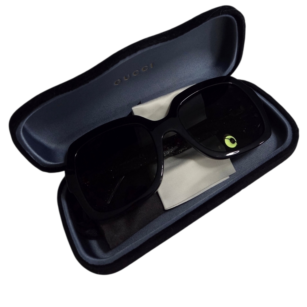 Gucci Women's Sunglasses with Black Frame and Red & Green Accents With Gold Logo - Picture 7 of 10
